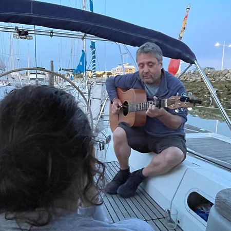 Отель Voilier A Quai Ла-Рошель Экстерьер фото